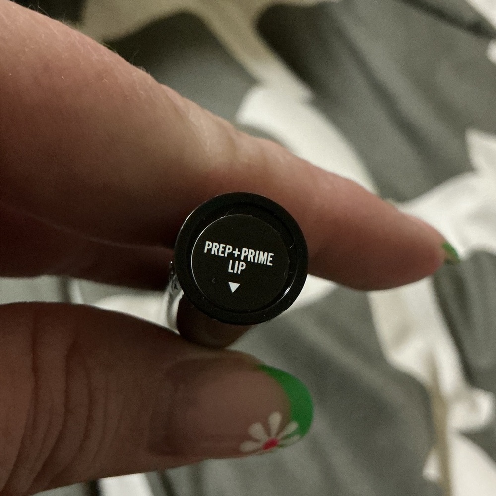 MAC Cosmetics Bundle - Picture 3 of 9